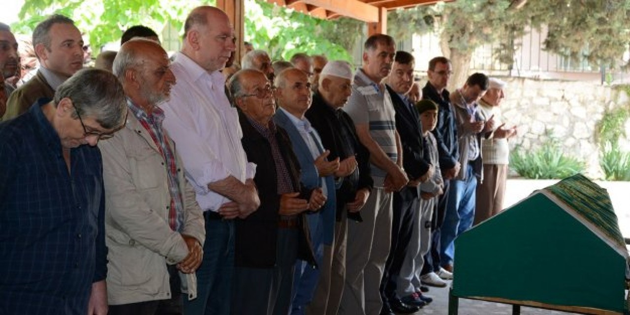 Akgün,  mesai arkadaşının acısını paylaştı