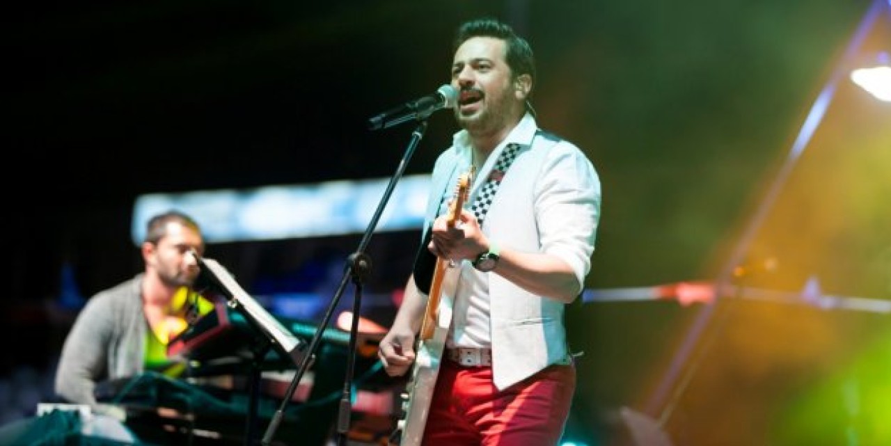 GENÇLER, EMRE ALTUĞ ŞARKILARIYLA BAYRAM YAPTI