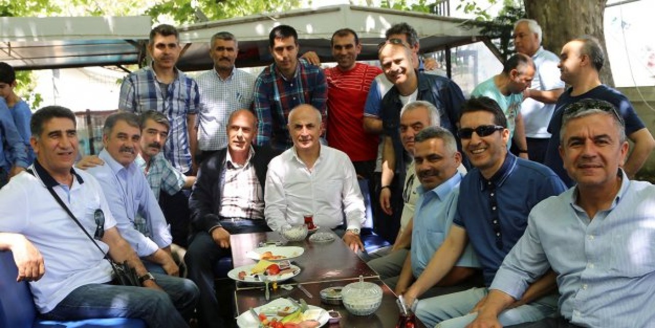 Akgün, yetiştirme yurdunda büyüyen vatandaşlarla buluştu