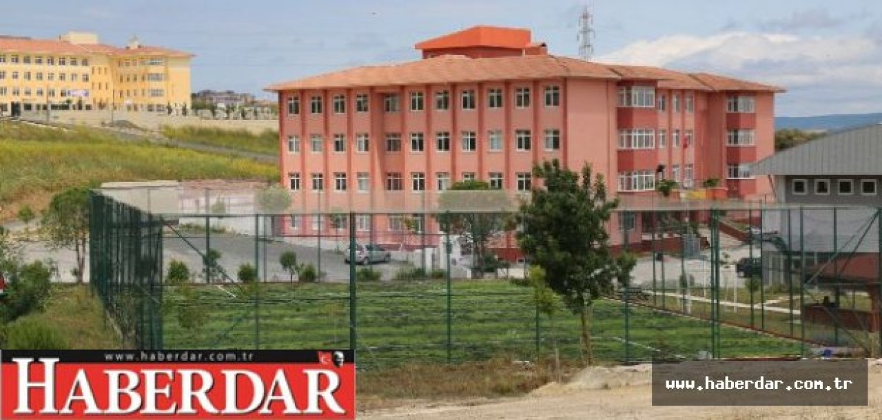 Çatalca Belediyesi Anadolu Lisesine Halı Saha Kazandırdı