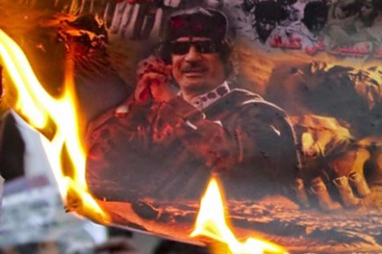 Kaddafi bomba yağdırıyor