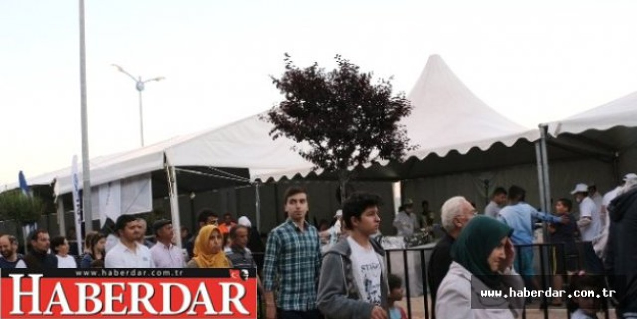 Roman Vatandaş İftarı Göbek Atarak Bekledi