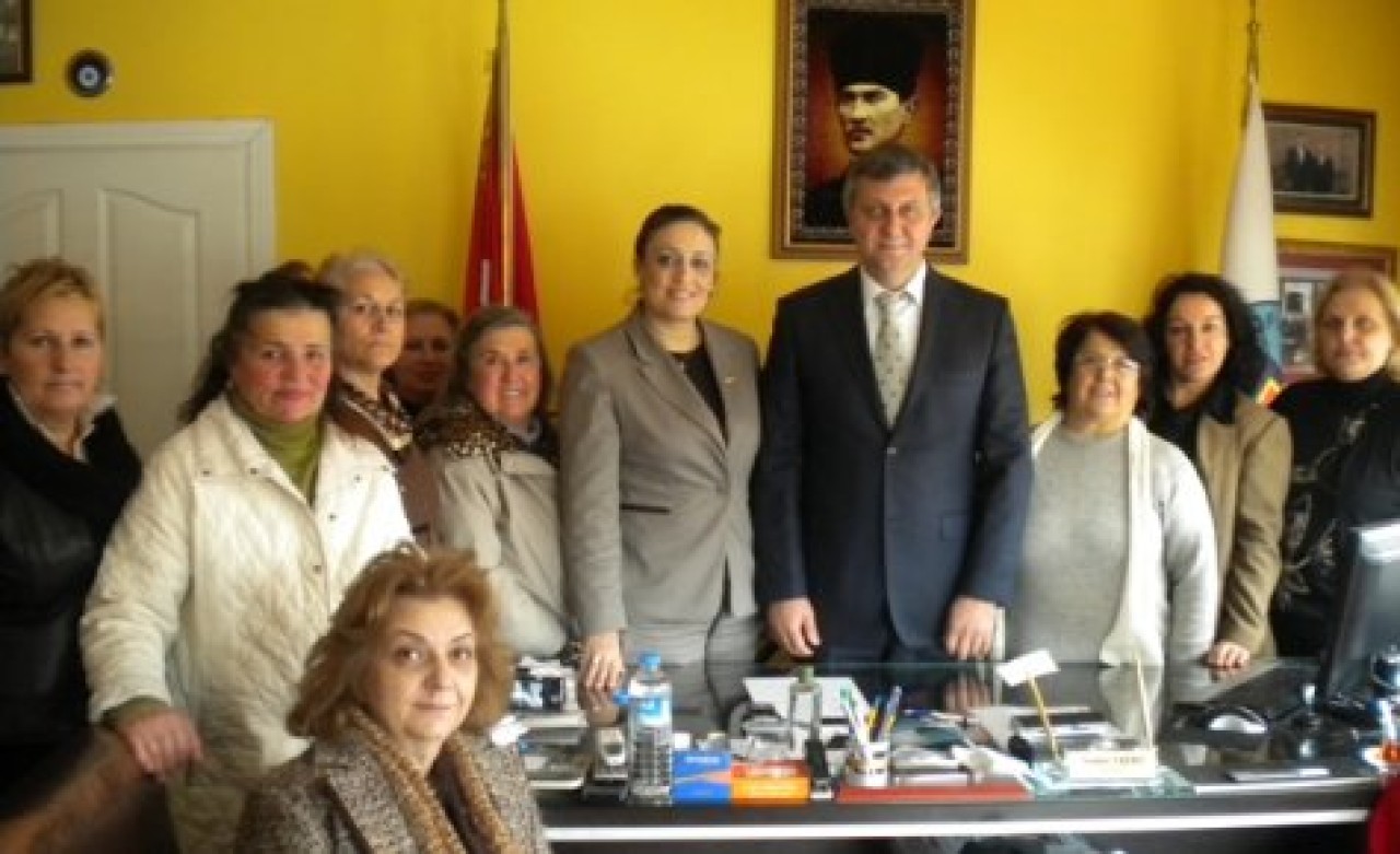 CHP'li kadınlardan esnaf çıkartması