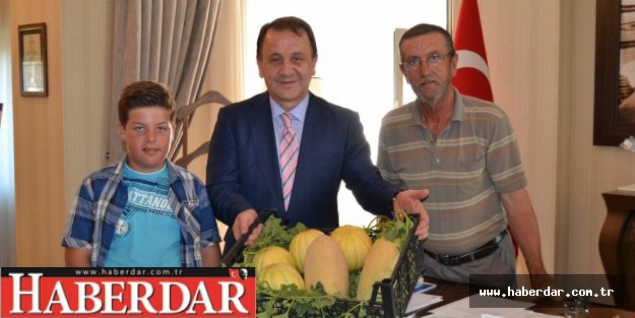 İLK KAVUN ÜRETİCİSİ MUAMMER ATASOY OLDU