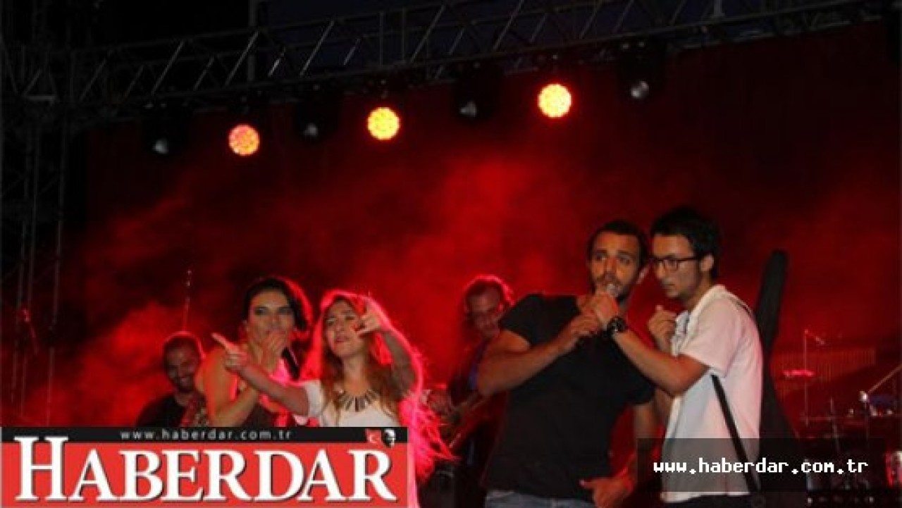 Hayranları Göksele eşlik etti