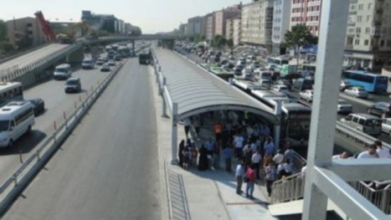 Metrobüs hattında çalışmalar başladı