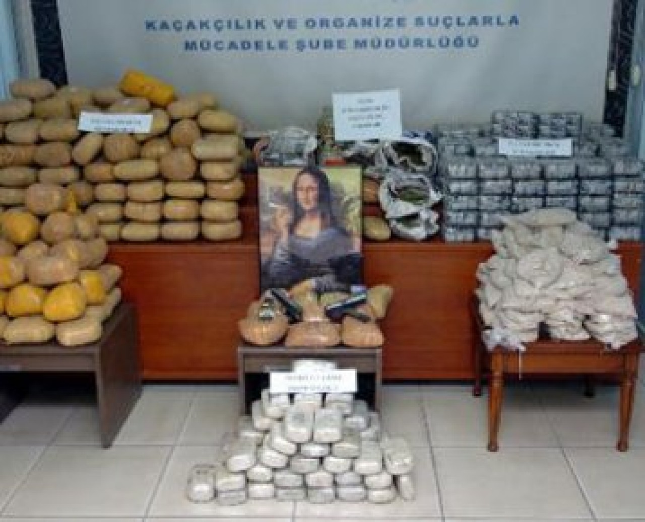 Bu da Mona Lisa'lı uyuşturucu operasyonu