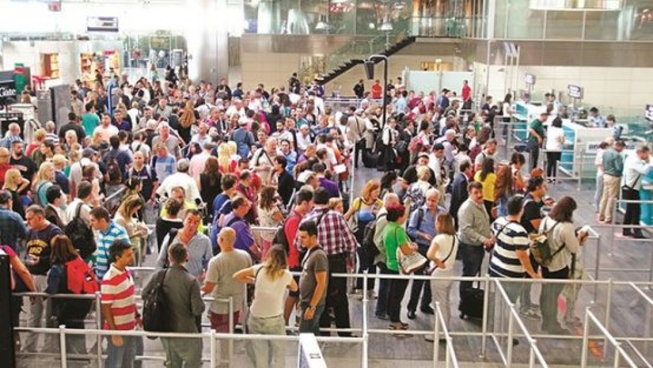 Biletler tükenince dönüşler ertelendi