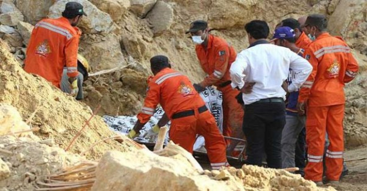 Pakistanda heyelanda 7si çocuk 13 kişi öldü