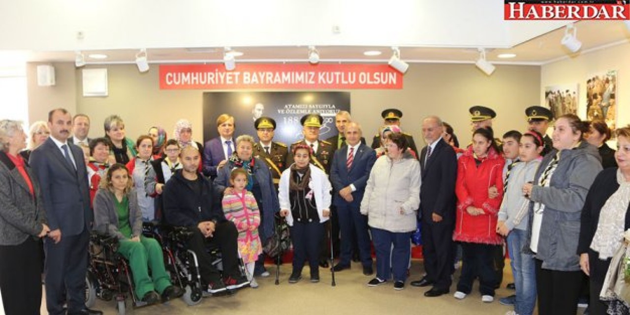 Atatürk ve Cumhuriyet i anlatan fotoğraflar Büyükçekmecede sergilendi