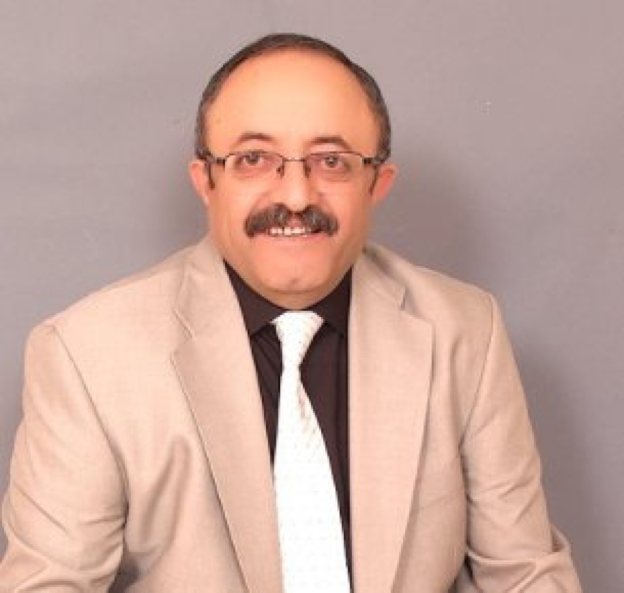 Küpeli adaylığını açıkladı!