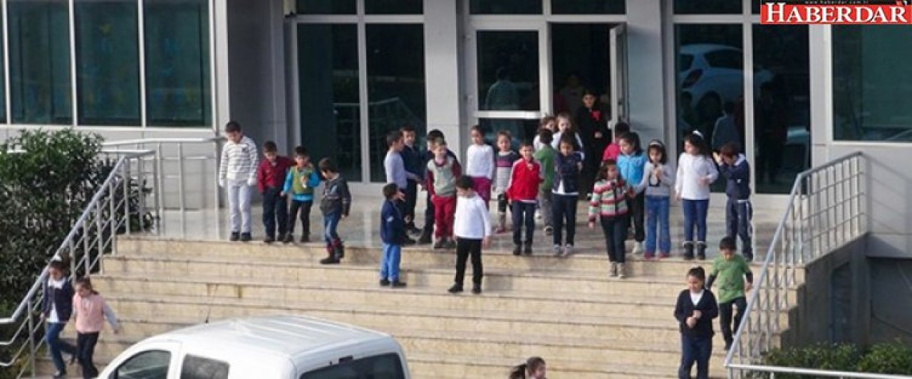 Okula girdi, öğretmeni vurdu