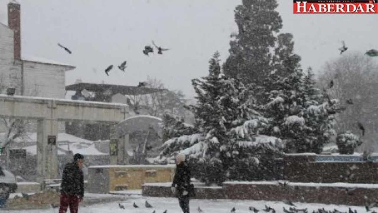 Özgürlük Meydanında karlı yılbaşı kutlaması