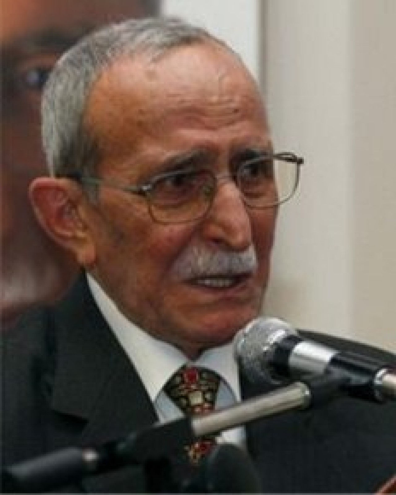 50 yıllık başkan gözyaşlarıyla veda etti