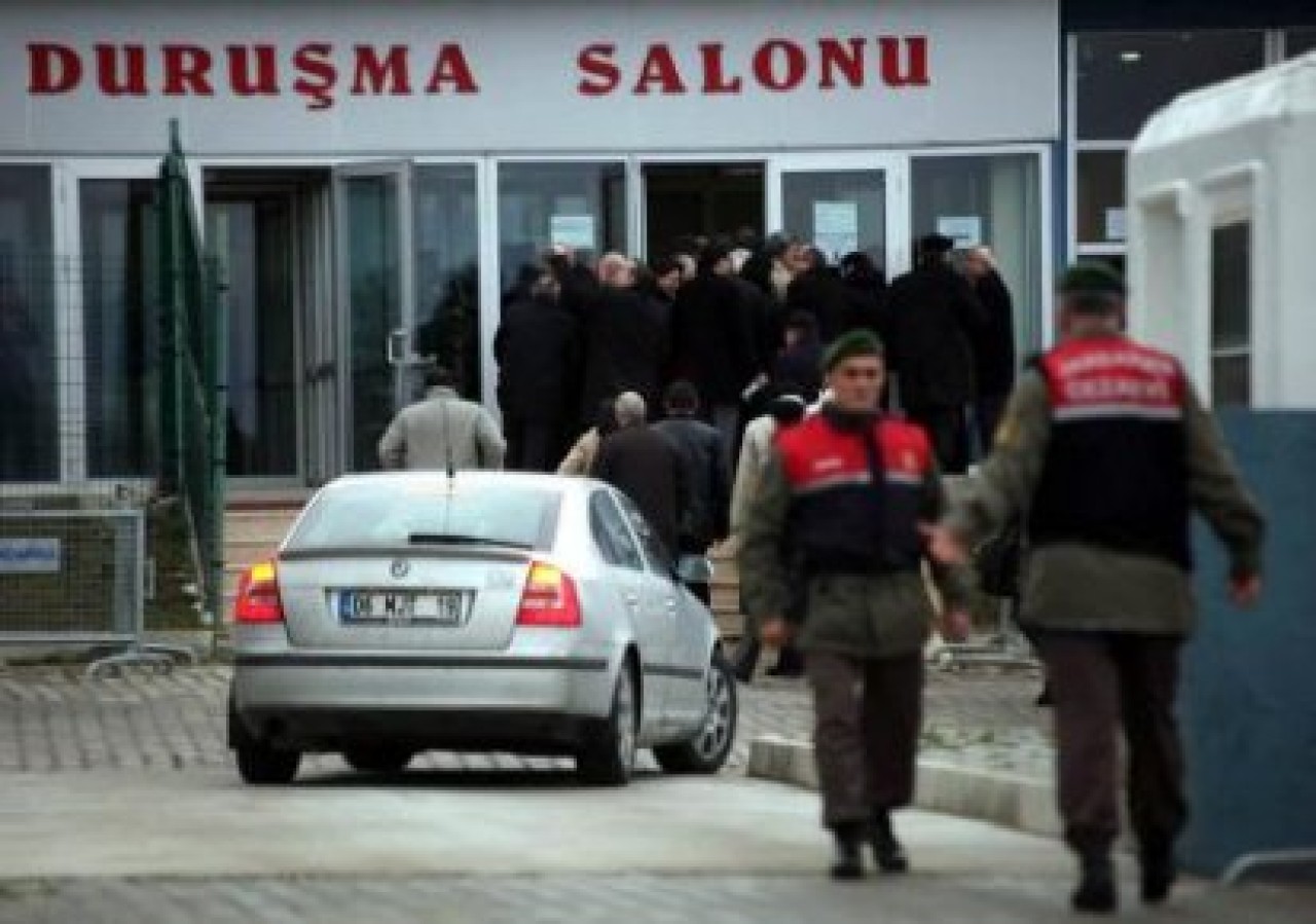 CHP'li Milletvekilleri Balyoz'u izledi