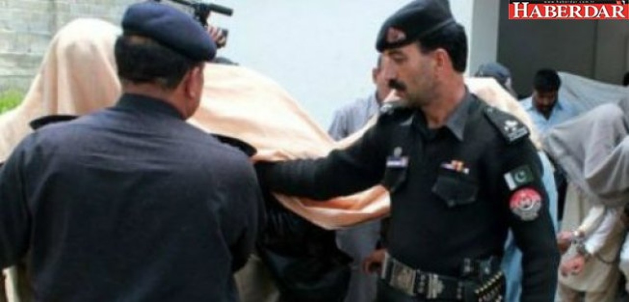 Genç kız köy meclisi kararıyla yakıldı