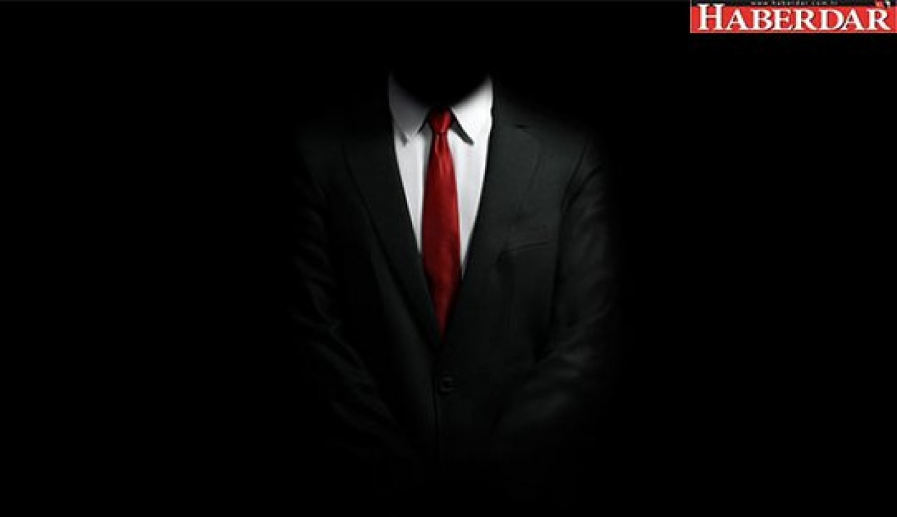 Belediyede kadrolu değil, kiralık lüks araca biniyor, kapısını korumaları açıyor, odası ve sekreteri de var; kim bu adam?