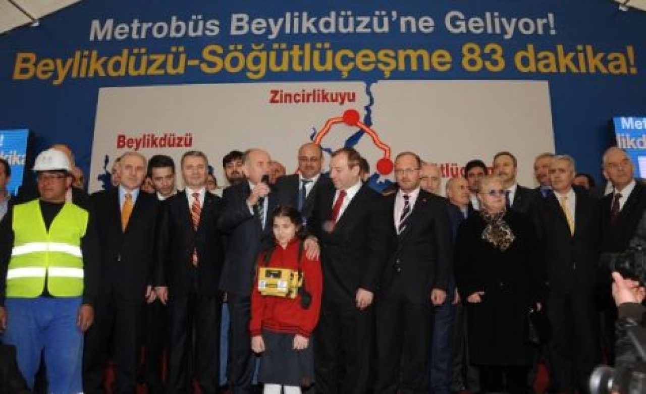 Metrobüs Töreninde SEÇİM ŞOVU!