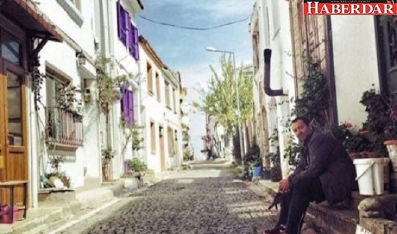 Hayranları Ata Demireri Evinden Etti