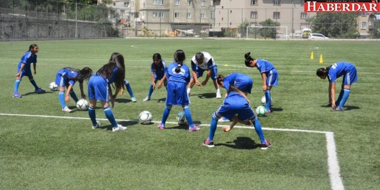 Büyükçekmecenin kızları yeşil sahaya çıktı!