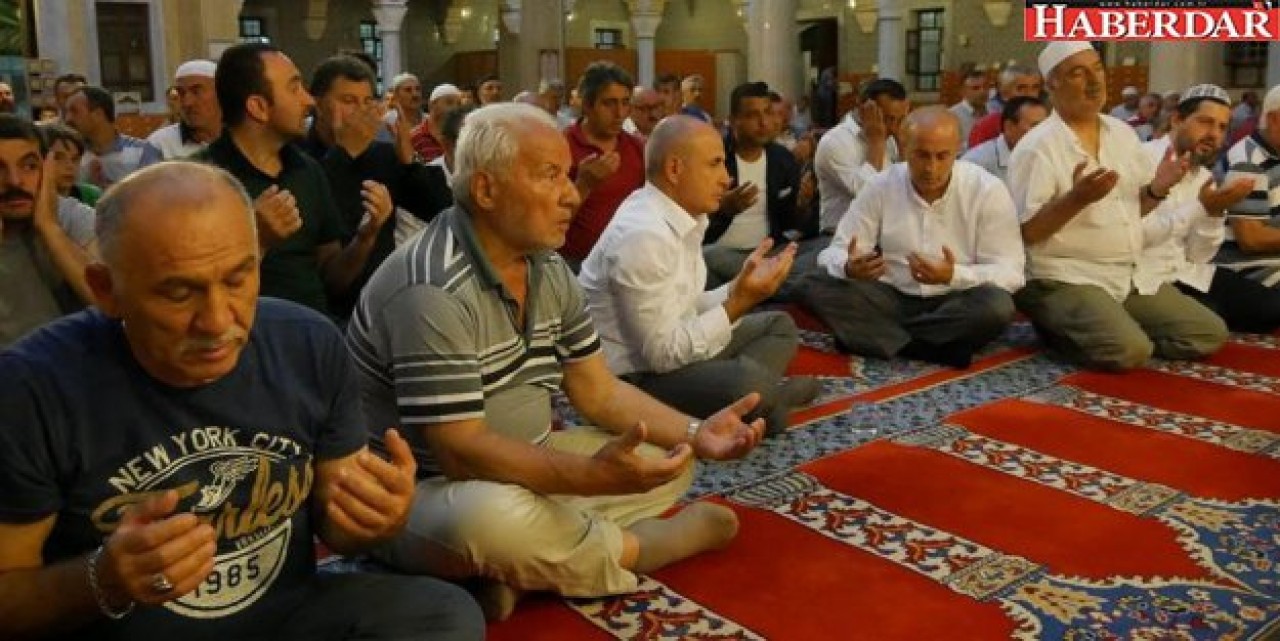 Büyükçekmecede demokrasi şehitleri için mevlit okutuldu