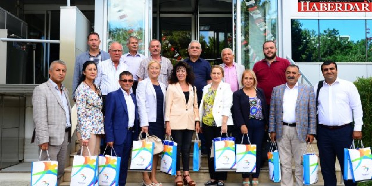 Bayramlıklar miniklere teslim edildi