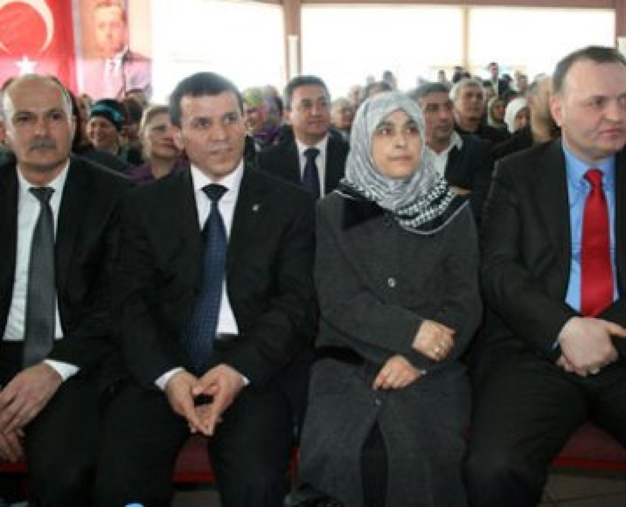 AK Parti'nin türbanlı aday adayı