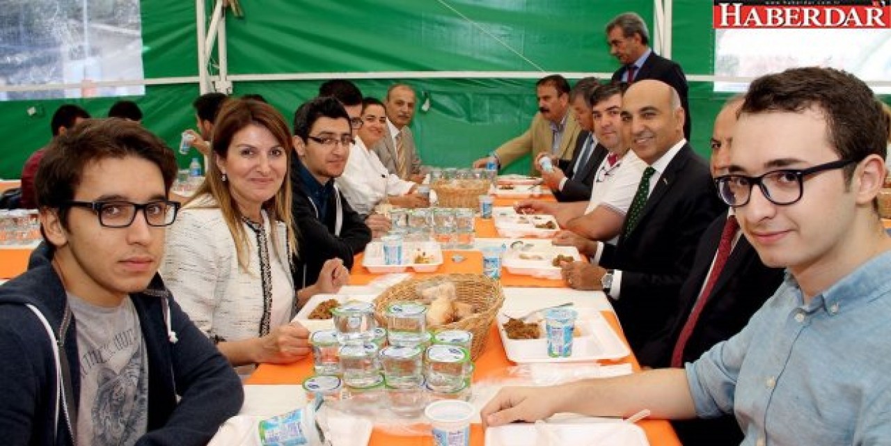 Dr. Kerimoğlu genç meslektaşlarıyla buluştu