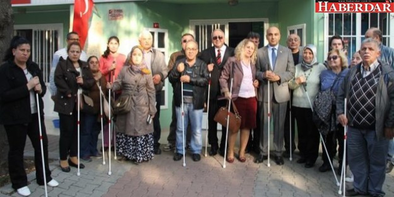 Kerimoğlu beyaz baston ile yürüyecek