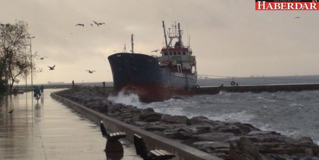 Maltepe’de gemi karaya oturdu