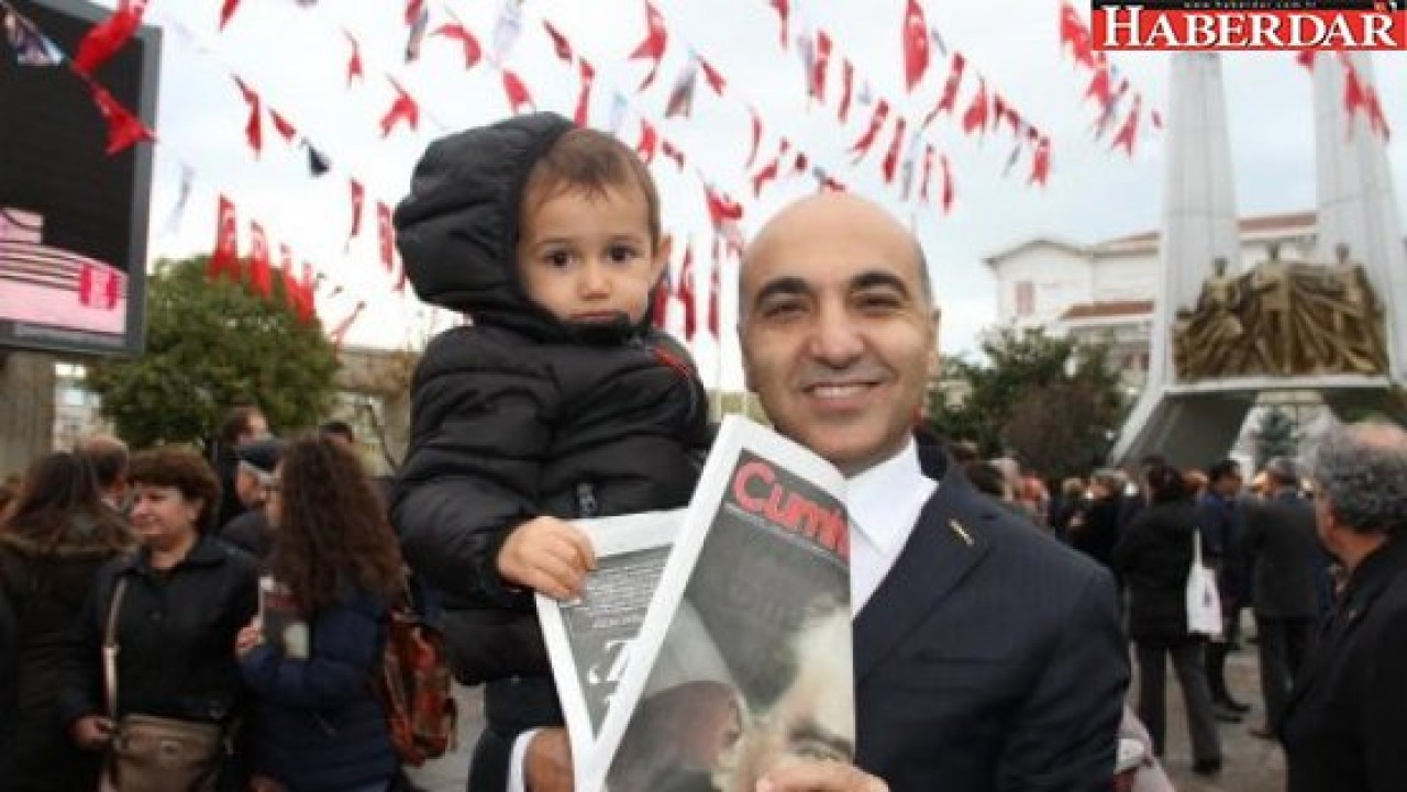 Başkan Kerimoğlu Cumhuriyet dağıttı