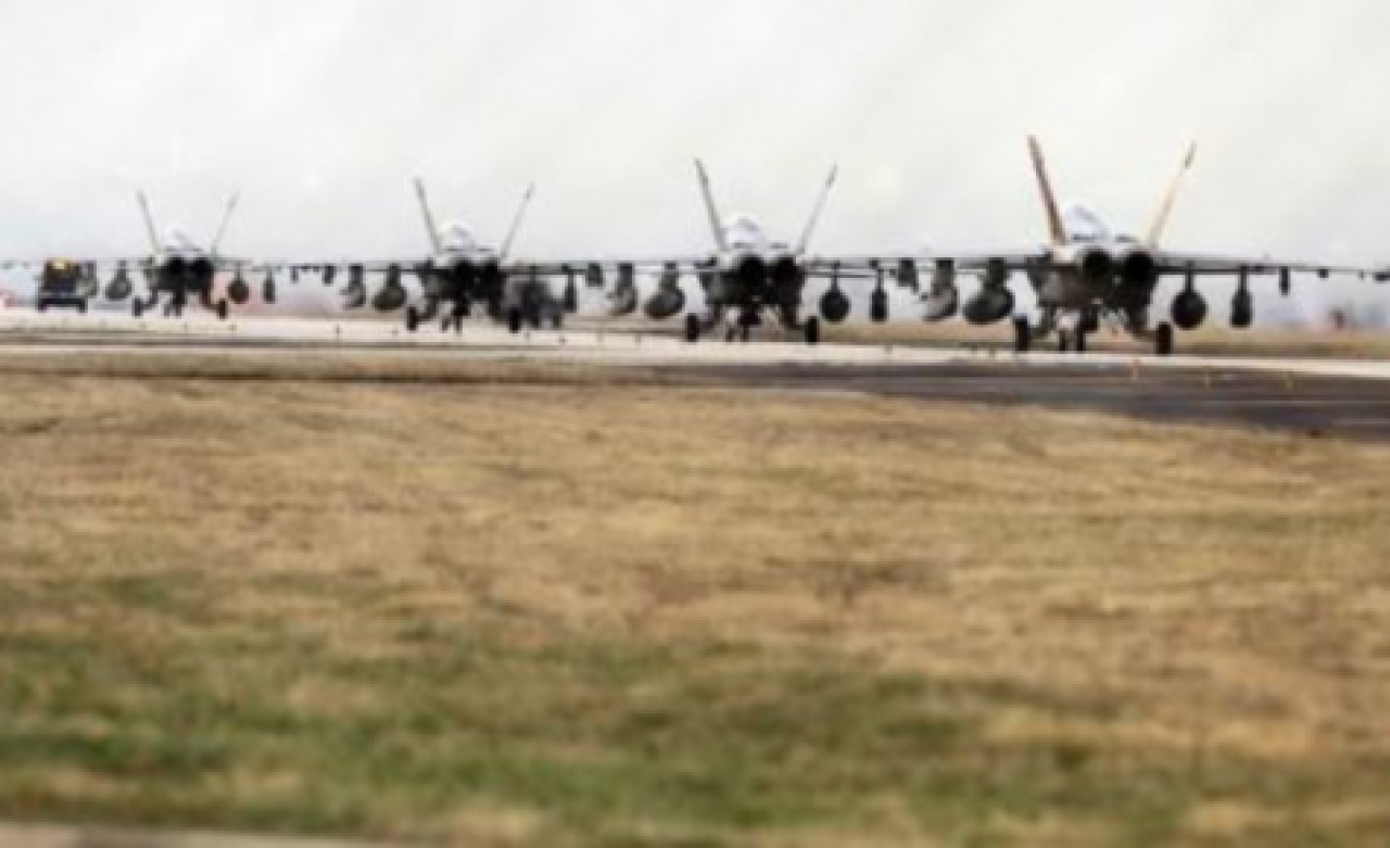 Libya konusunda gözler Paris'te, Fransız uçakları Bingazi semalarında