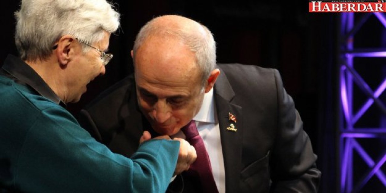 Akgün: Öğretmenlerin özlük hakları en iyi duruma getirilmeli!