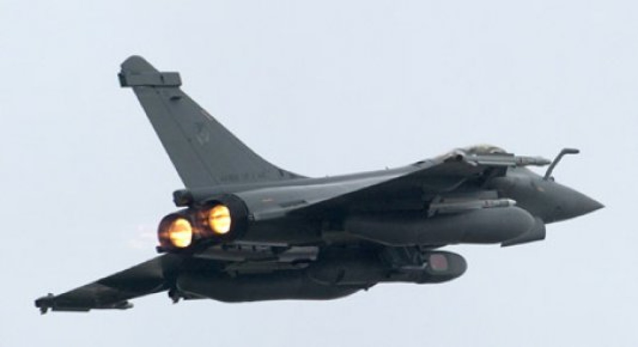 Libya'ya bombardıman başladı