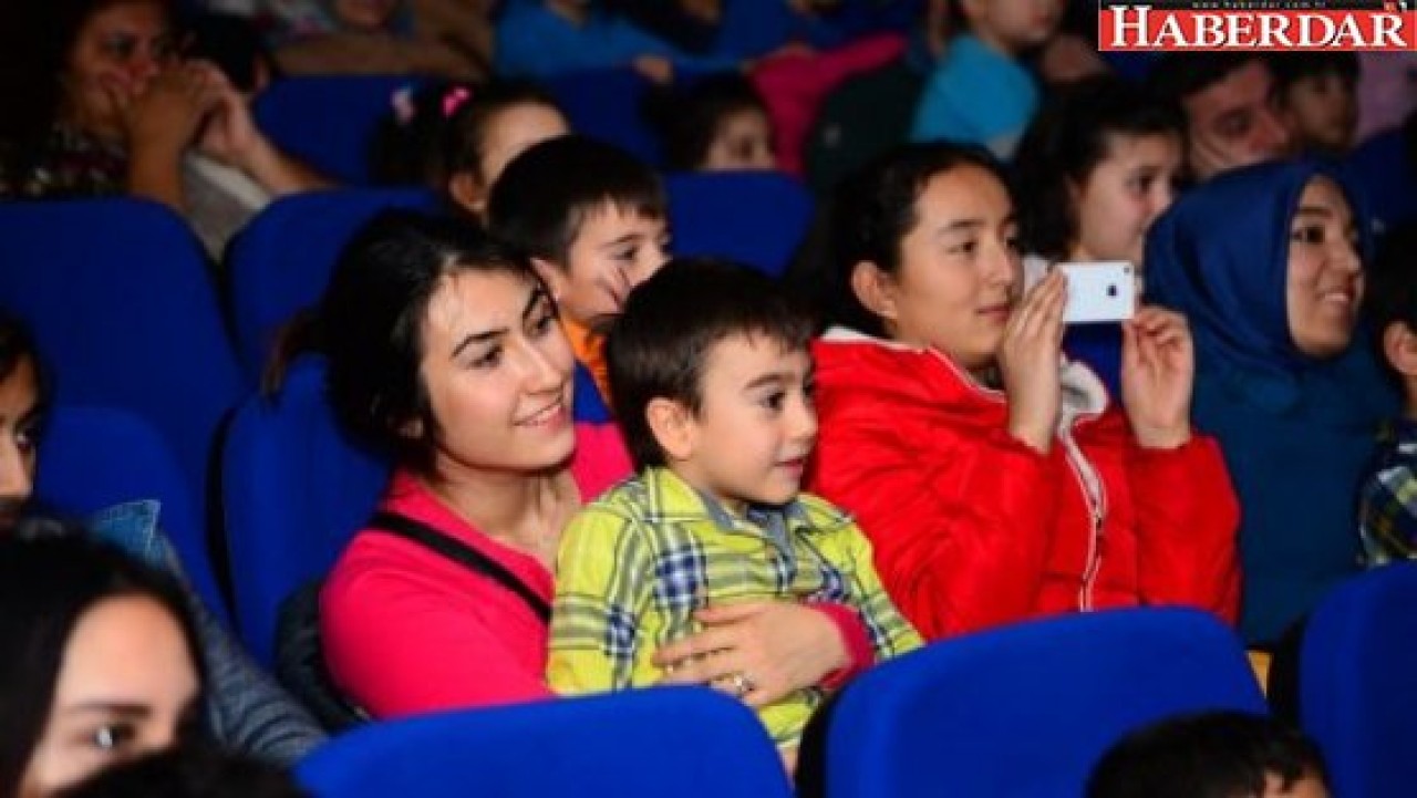 Beylikdüzünde ücretsiz sinema ve tiyarto