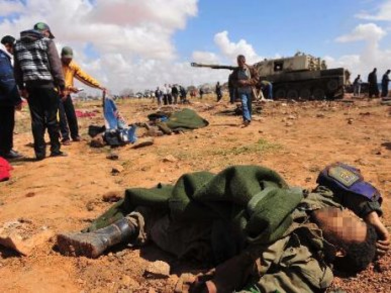 Kaddafi muhalifleri saldırılardan memnun