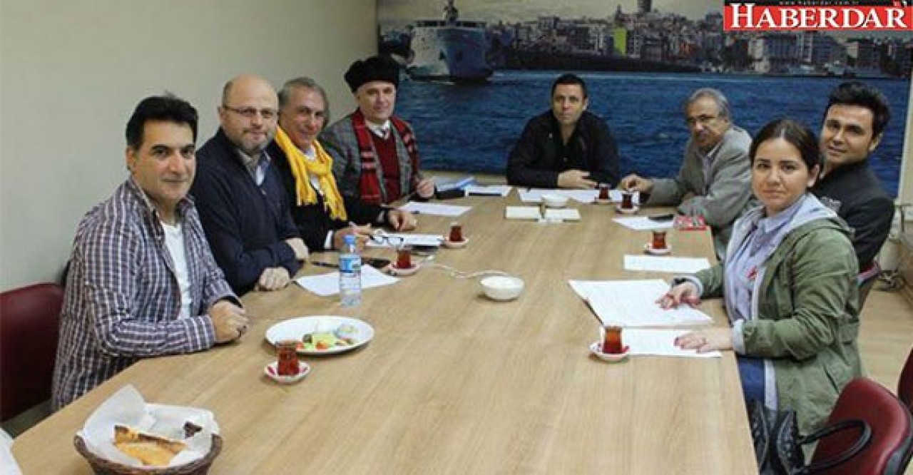 Gazeteciler yemekte buluşuyor