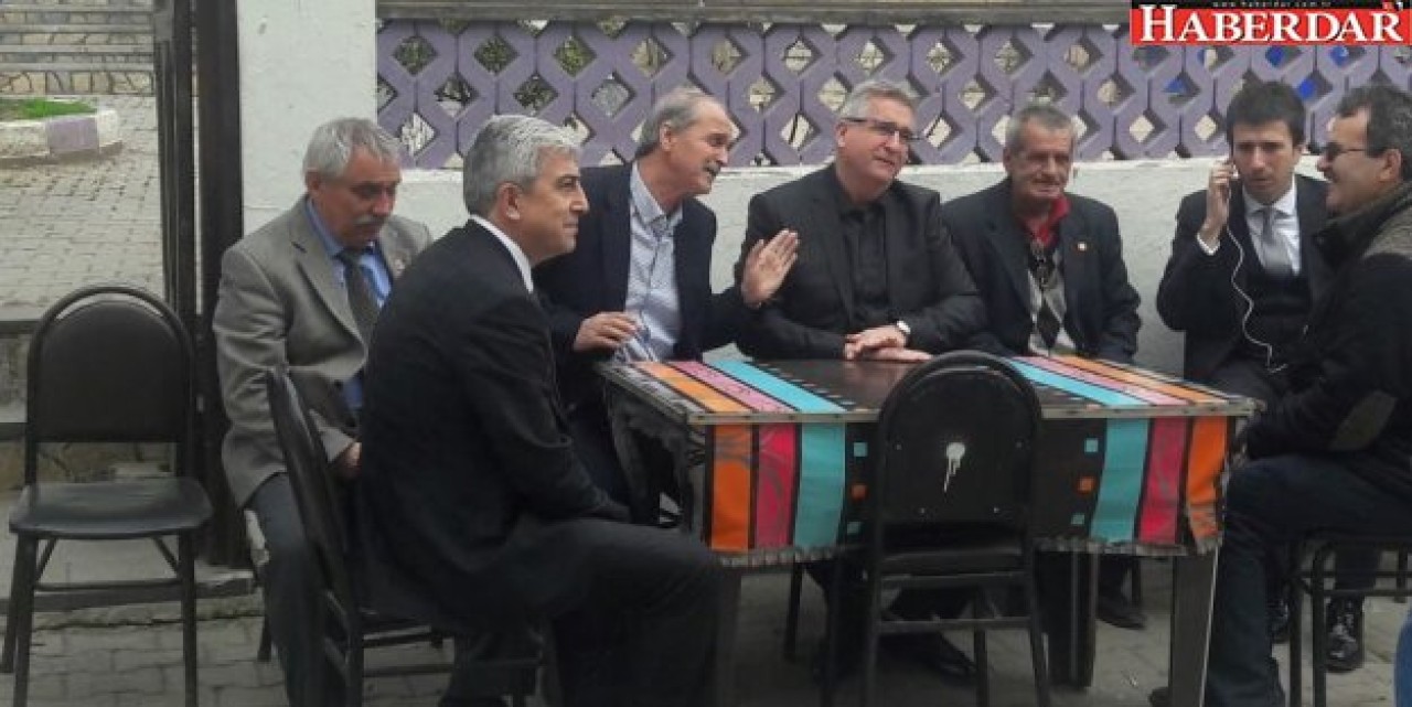 Başkan kahvede vatandaşlarla sohbet etti