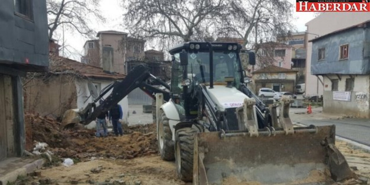 Çatalca’da tehlike saçan yapılar yok oluyor