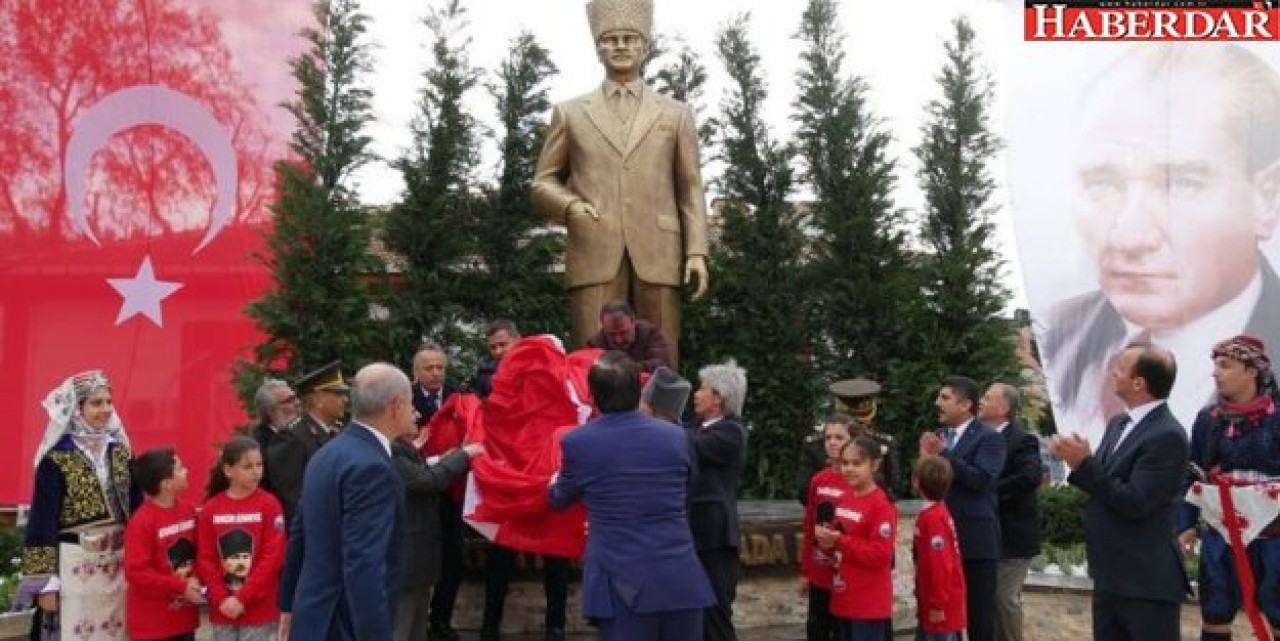 23 Nisan coşkusu dev Atatürk heykeliyle taçlandı