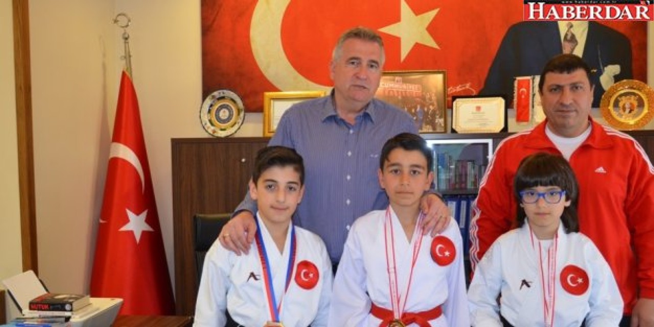 Milli sporcular Başkan Cem Karayı ziyaret etti