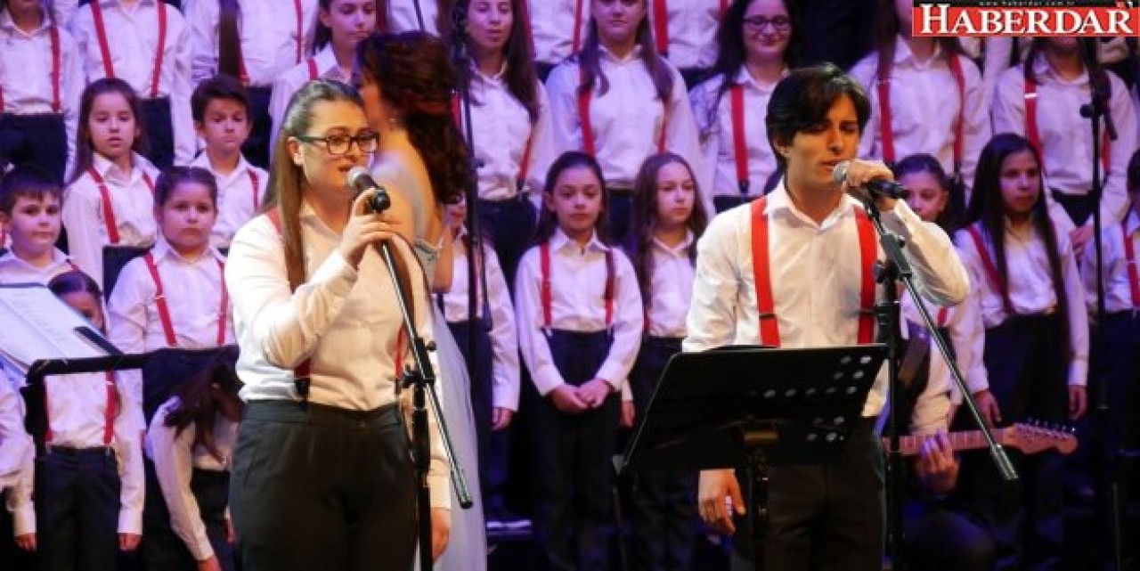 Kayahanı şarkılarıyla andılar