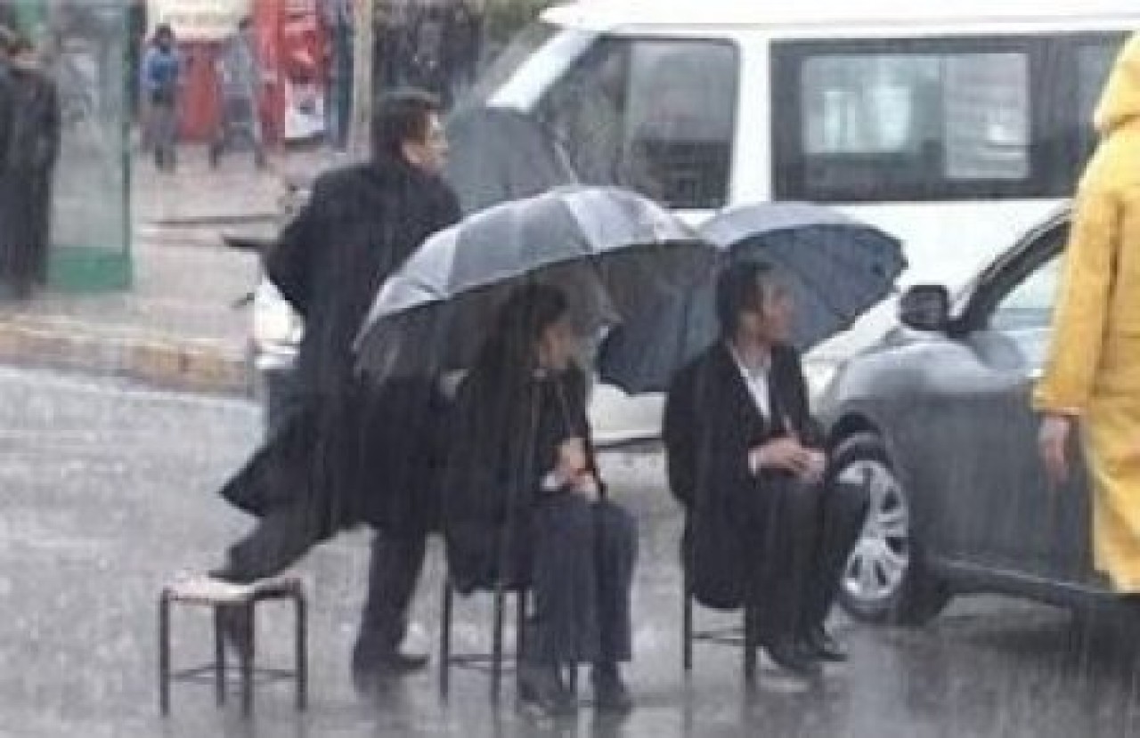 BDP'li vekil polis otosunu tekmeledi