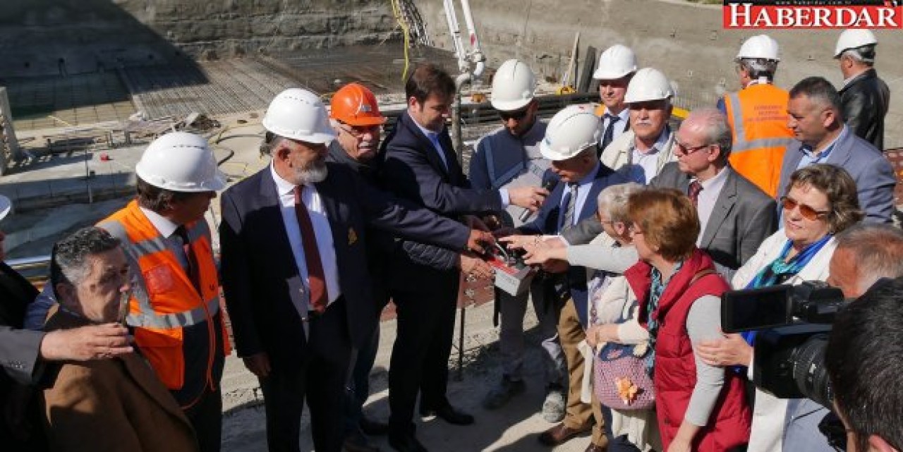 Başkan Akgün: Herkes elini taşın altına soksun!