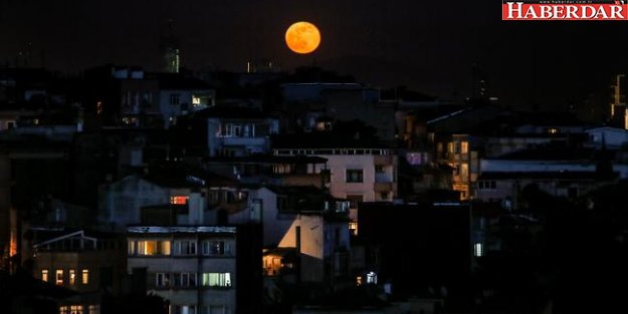 İstanbulda Dolunay Manzarası