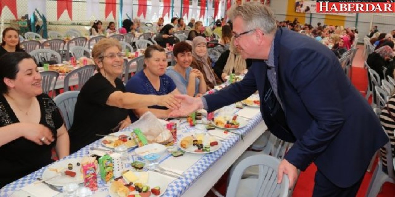 Çatalca, Anneler Gününü coşkuyla kutladı