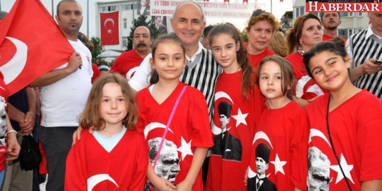 Akgün: 19 Mayıs 1919 Türk ulusunun yeniden doğuşudur