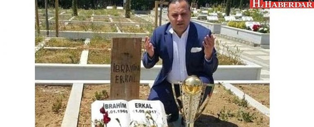 Erzurumspor Başkanı, Şampiyonluk Kupasını İbrahim Erkalın Mezarına Götürdü