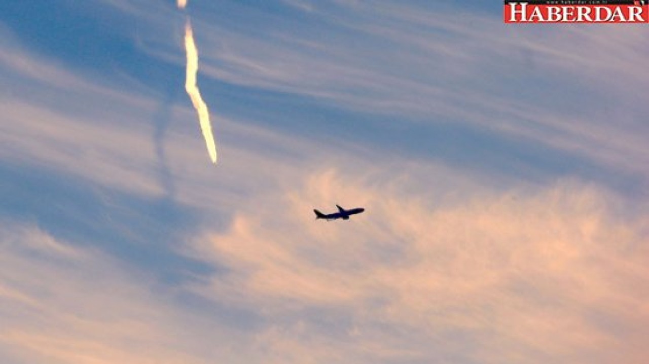 Tuvaletteki Not Uçağı Karıştırdı, Yolcular Piste Atladı