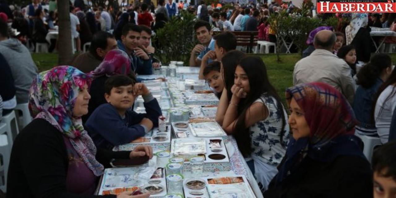 KOMŞULAR AYNI SOFRADA BULUŞTU